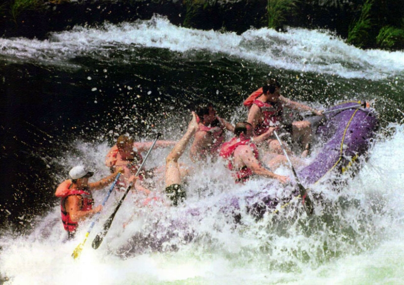 ../Images/Chris and Friends White Water Rafting 99.jpg